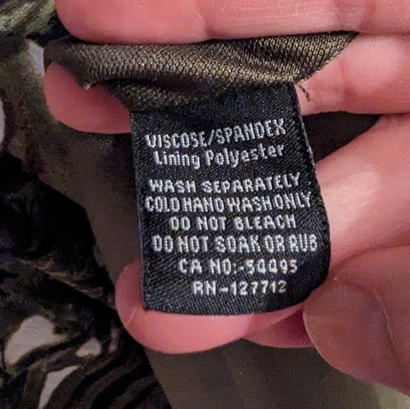 Woman's Dress - Picture 8 of 9